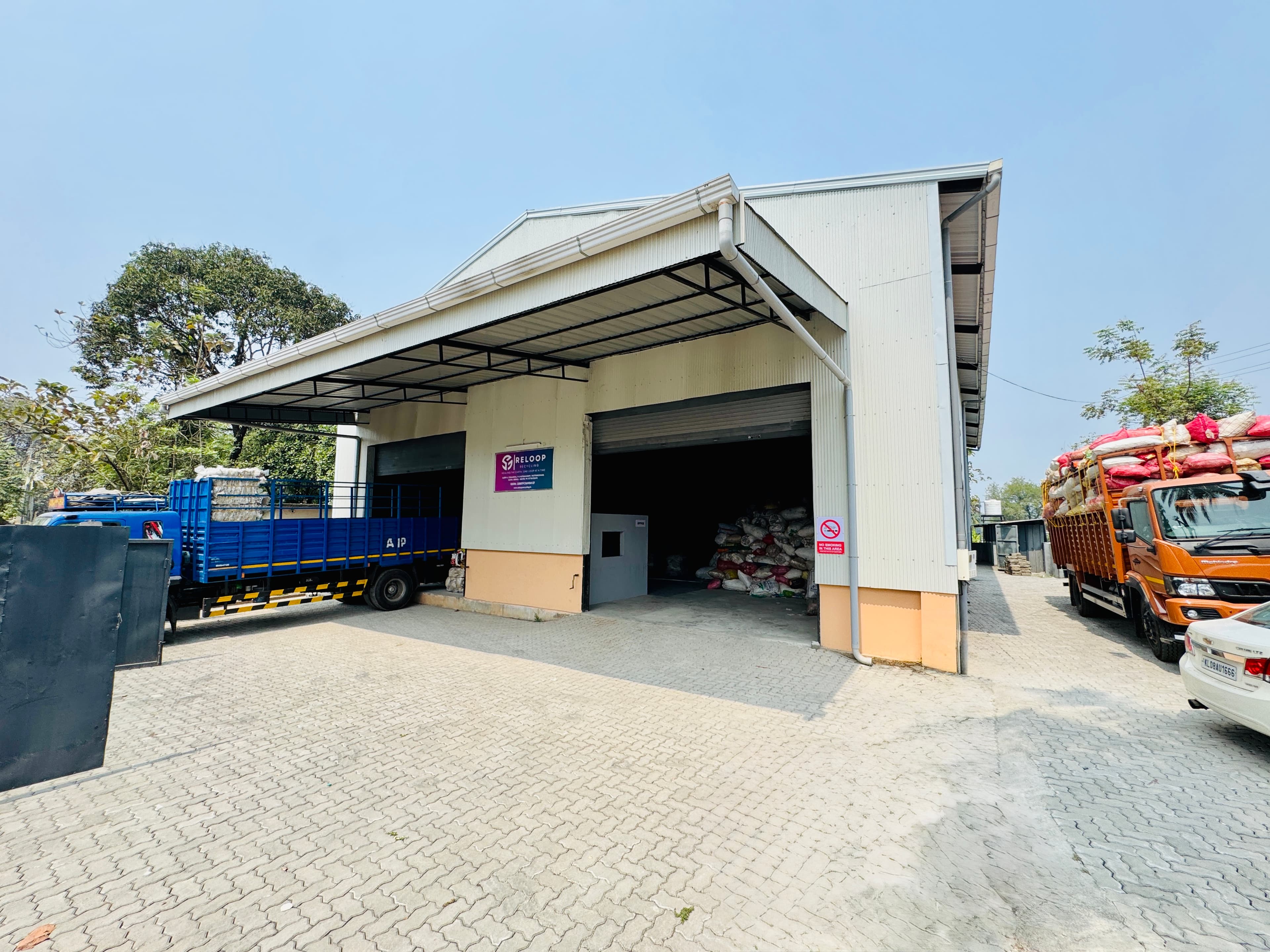 Reloop operations and waste sorting